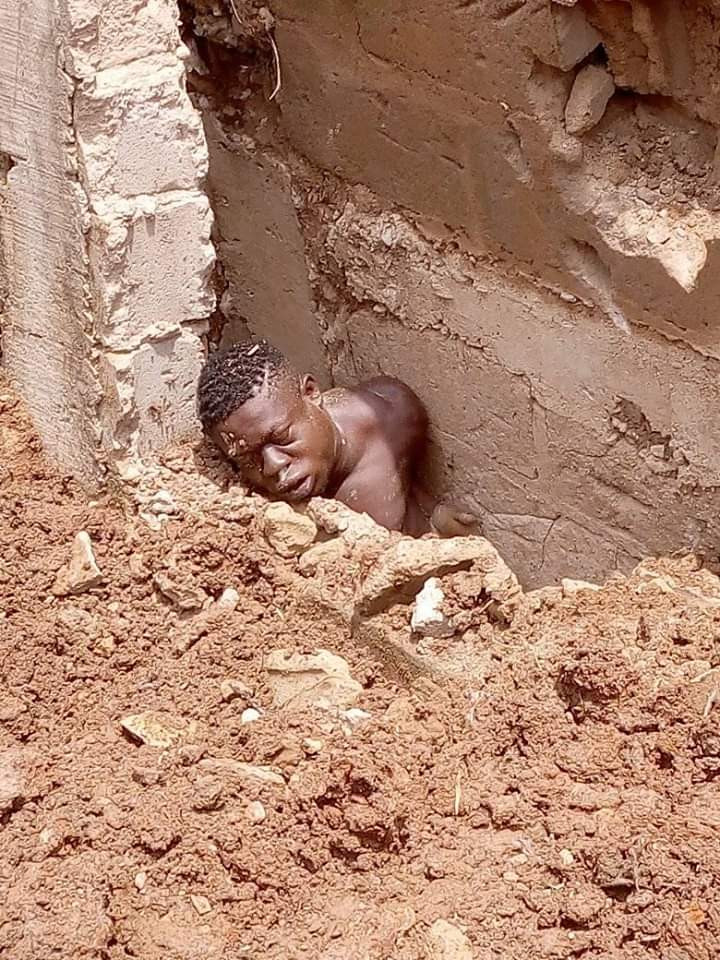 Man Working At Building Site In Enugu Dies After Underground Foundation Collapsed On Him [Photos] 3