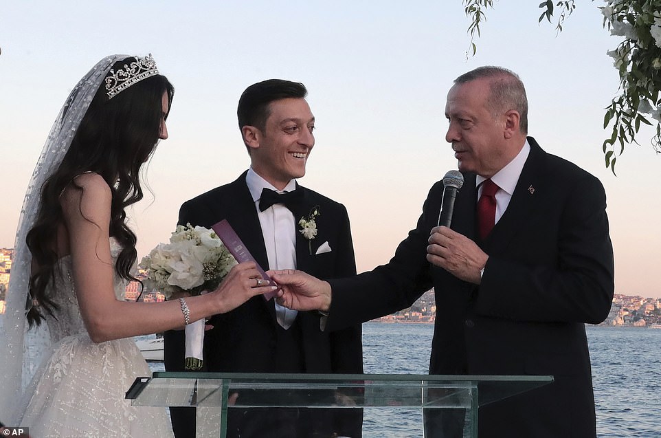 Arsenal Star Mesut Ozil Marries In Istanbul, With Turkish President Erdogan As His Best Man [Photos] 9