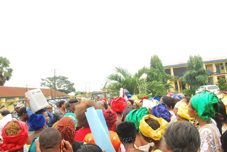 Imo Women Protest Against Governor Ihedioha Over Slapping Of Okorocha’s Daughter [Photos] 1