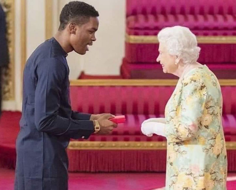 Queen Elizabeth Honours 20-Year-Old Nigerian For Raising $2m For African Project 4