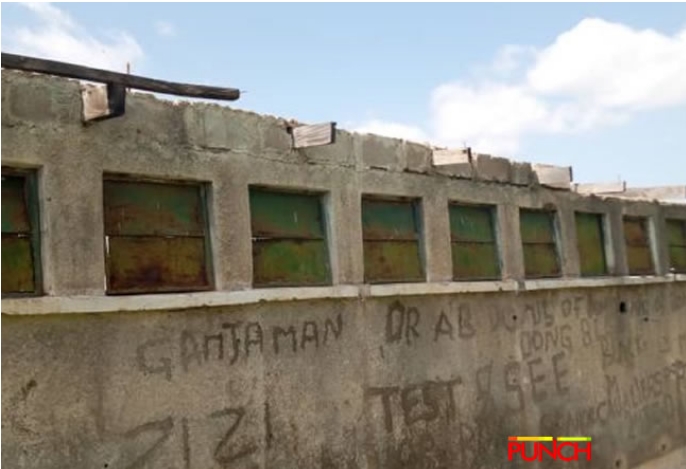 PHOTOS: Gombe Boarding School Where Students Sleep Under Open Roof, Pray Against Rainfall 7