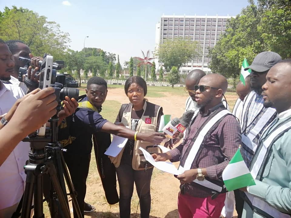 Nigerians Protest In Abuja Against Femi Falana For Criticising Security Agencies [Photos] 6