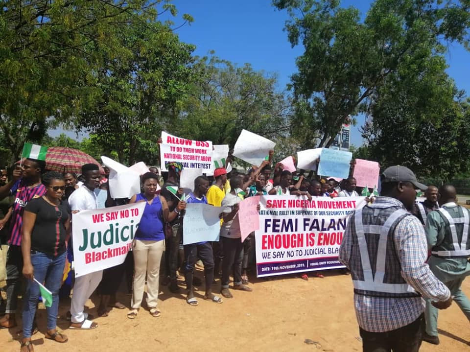 Nigerians Protest In Abuja Against Femi Falana For Criticising Security Agencies [Photos] 4