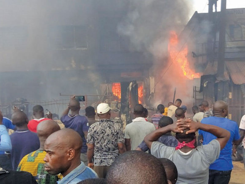 Another Fire Outbreak At Popular Balogun Market In Lagos Island [Video/Photos] 2