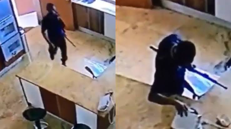 Nigerian Civil Defence Officer Caught On CCTV Stealing Money From A Woman's Bag [Video] 7