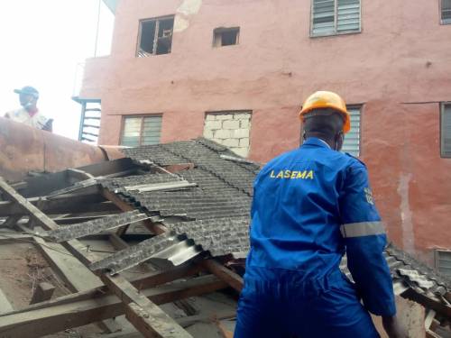 Many Feared Dead As Three-Storey Building Collapses In Ebute-Metta Area Of Lagos [Photos/Video] 15