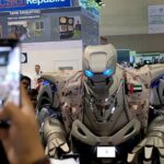 King of Bahrain robot bodyguard video: Does the king of Bahrain have a robot bodyguard? 3