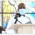 Catholic Priest Slumps And Dies While Preaching On The Alter During Sunday Mass [Video] 2