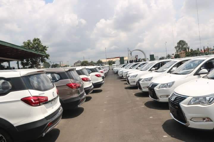 Governor Obiano Distributes 130 Innoson Ikenga SUV To Traditional Rulers In Anambra State [Photos] 23