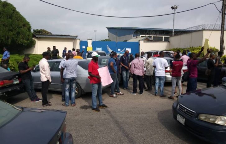 Passengers Stranded As Aviation Unions Shutdown Arik Air Operations In Lagos Over Unpaid Salaries 3