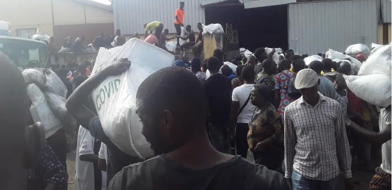 Lagos Residents Discover A Warehouse Loaded With COVID-19 Palliative Meant For Nigerians [Video] 3