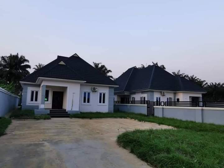 Governor Ikpeazu Presents 2 New Houses As Official Quarters To Abia Security Chiefs 4 Governor Ikpeazu Presents 2 New Houses As Official Quarters To Abia Security Chiefs 4