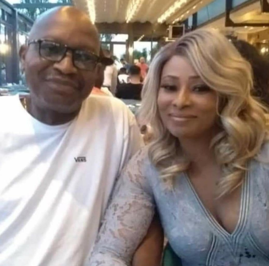 Estranged Wife Fights 'Side Chick' In DPO's Office While Husband Calmly Watches [Video] 3