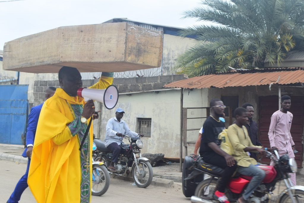 Nigerian Archbishop Protest Against President Buhari With Heavy Coffin On His Head [Photos] 12
