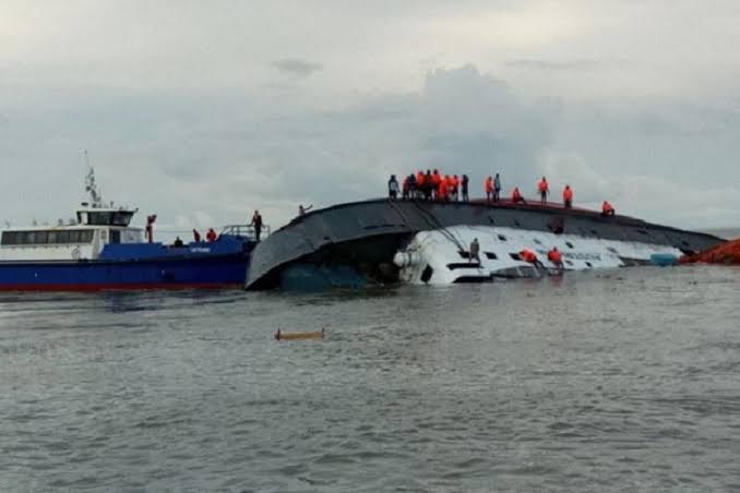 Hundreds Of People Feared Dead As Boat Carrying 160 Passengers Capsize In River Niger