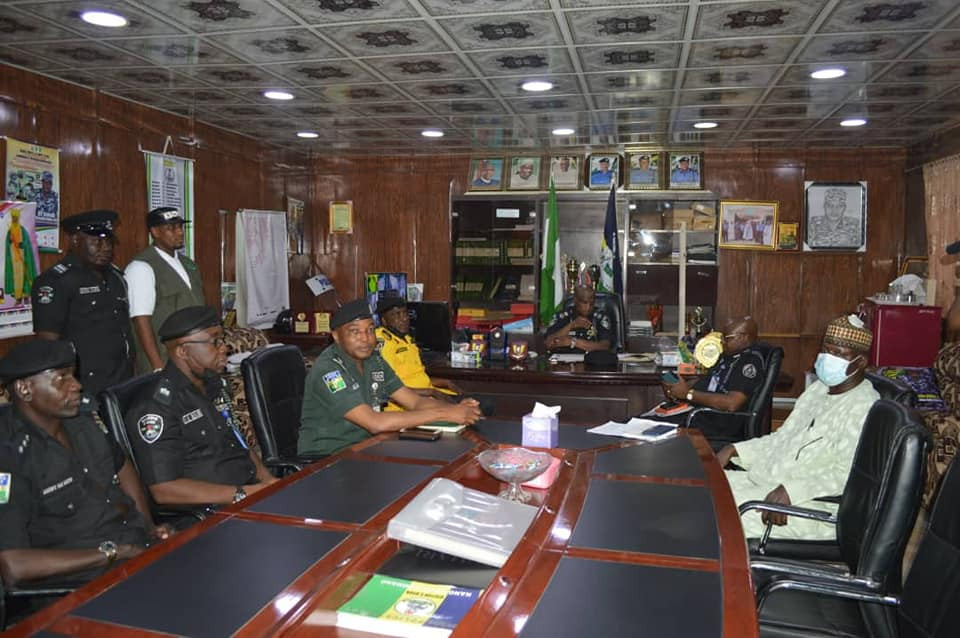 Police Officers Gets N1m Reward After Rejecting Bribe From Fake Drug Dealers In Kano 3 Police Officers Gets N1m Reward After Rejecting Bribe From Fake Drug Dealers In Kano 3