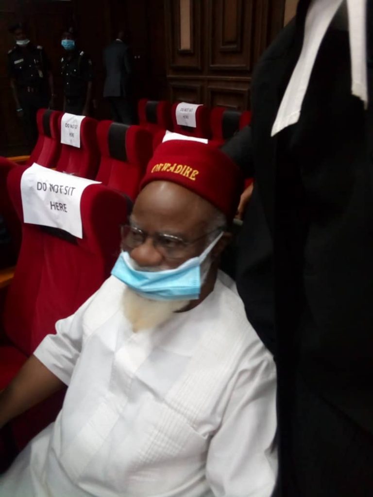 Anambra Ex-Governor Storms Abuja High Court For Nnamdi Kanu’s Trial [Photos] 4