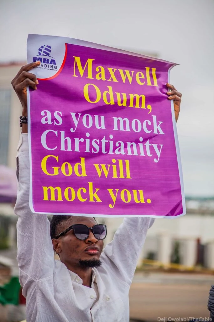 Victims Of ‘MBA Forex Scam' Protest At EFCC Headquarters In Abuja [Photos/Video] 3