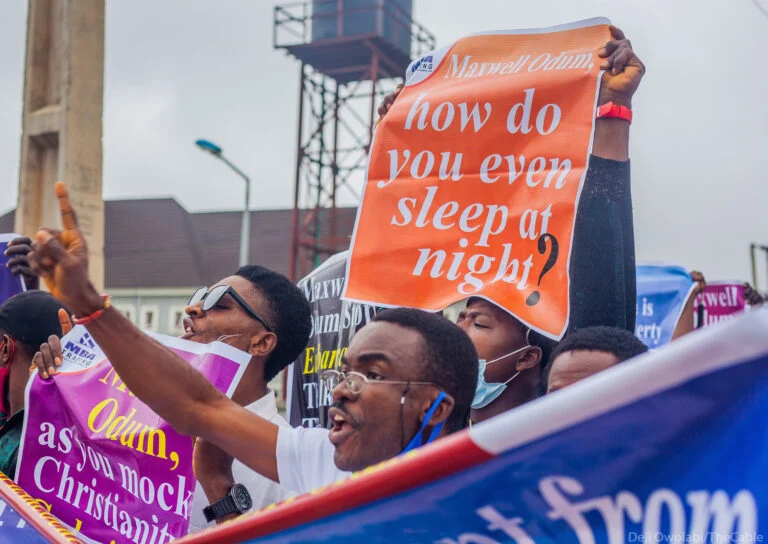 Victims Of ‘MBA Forex Scam' Protest At EFCC Headquarters In Abuja [Photos/Video] 5
