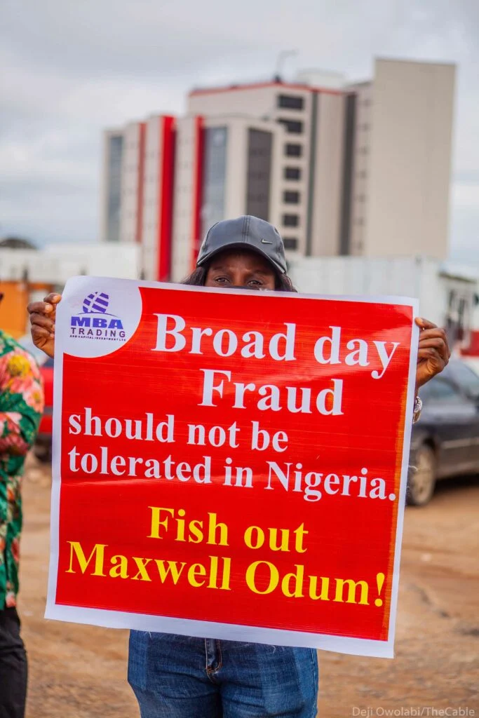 Victims Of ‘MBA Forex Scam' Protest At EFCC Headquarters In Abuja [Photos/Video] 6