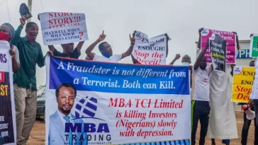 Victims Of ‘MBA Forex Scam' Protest At EFCC Headquarters In Abuja [Photos/Video]