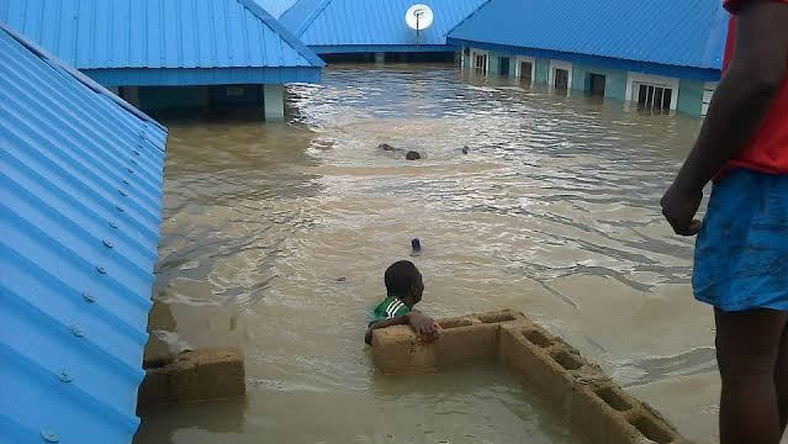 Four Dead, Others Missing As Flood Sweep 26 Vehicles, 166 Houses In Abuja [Photos] 2