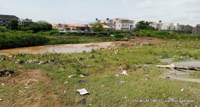 Four Dead, Others Missing As Flood Sweep 26 Vehicles, 166 Houses In Abuja [Photos] 9