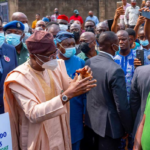 Drama As Police Officer Disobeys Governor Sanwo-Olu Over Invasion Of Magodo [Video]