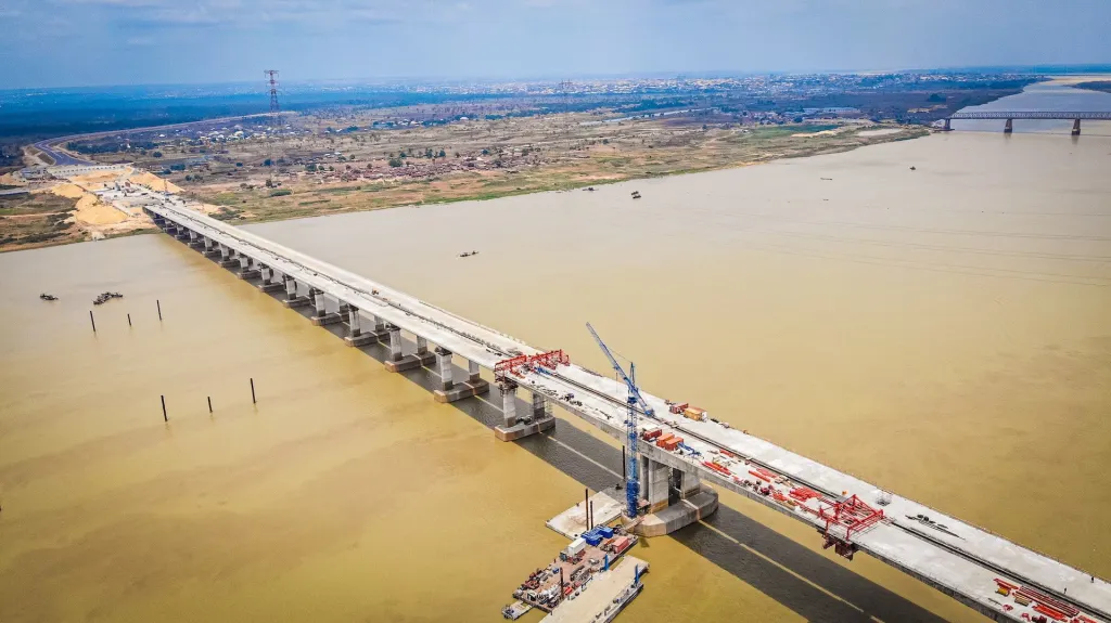 Second Niger Bridge Will Be Completed In April And Inaugurated October - Fashola [Photo]