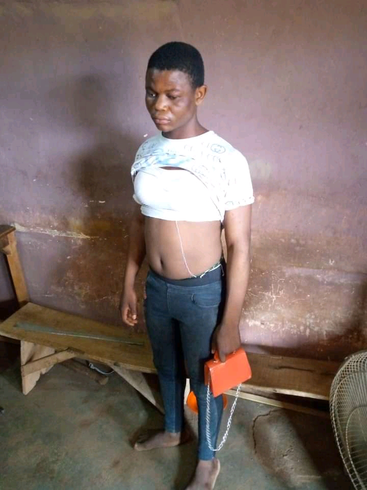 Crossdresser Posing As 'Prοstitute' Caught After Going Home With Man For Sεx In Benue 12 Crossdresser Posing As 'Prοstitute' Caught After Going Home With Man For Sεx In Benue