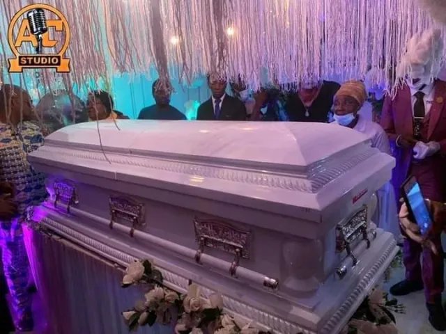 Gospel Singer Osinachi Nwachukwu Buried Amidst Tears In Abia