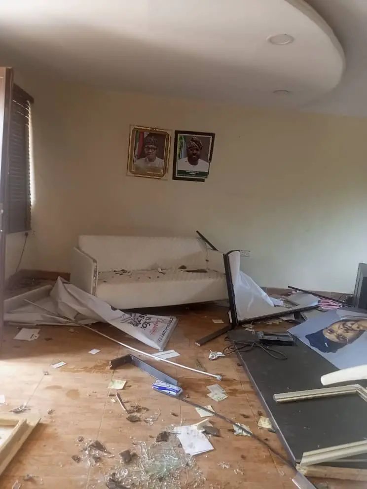 Mace Carted Away As Protesters Invade Ogun LG Secretariat 3 Mace Carted Away As Protesters Invade Ogun LG Secretariat