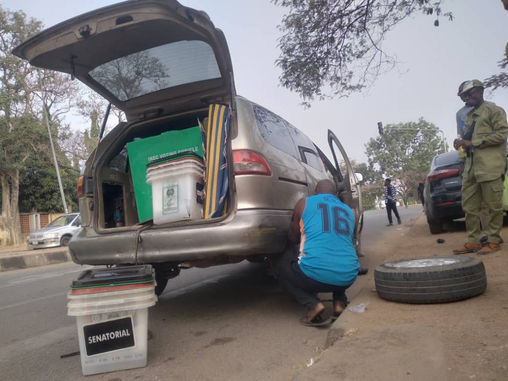 #NigeriaDecides2023: Vehicle Conveying Electoral Materials Breaks Down In Enugu [PHOTOS] 1