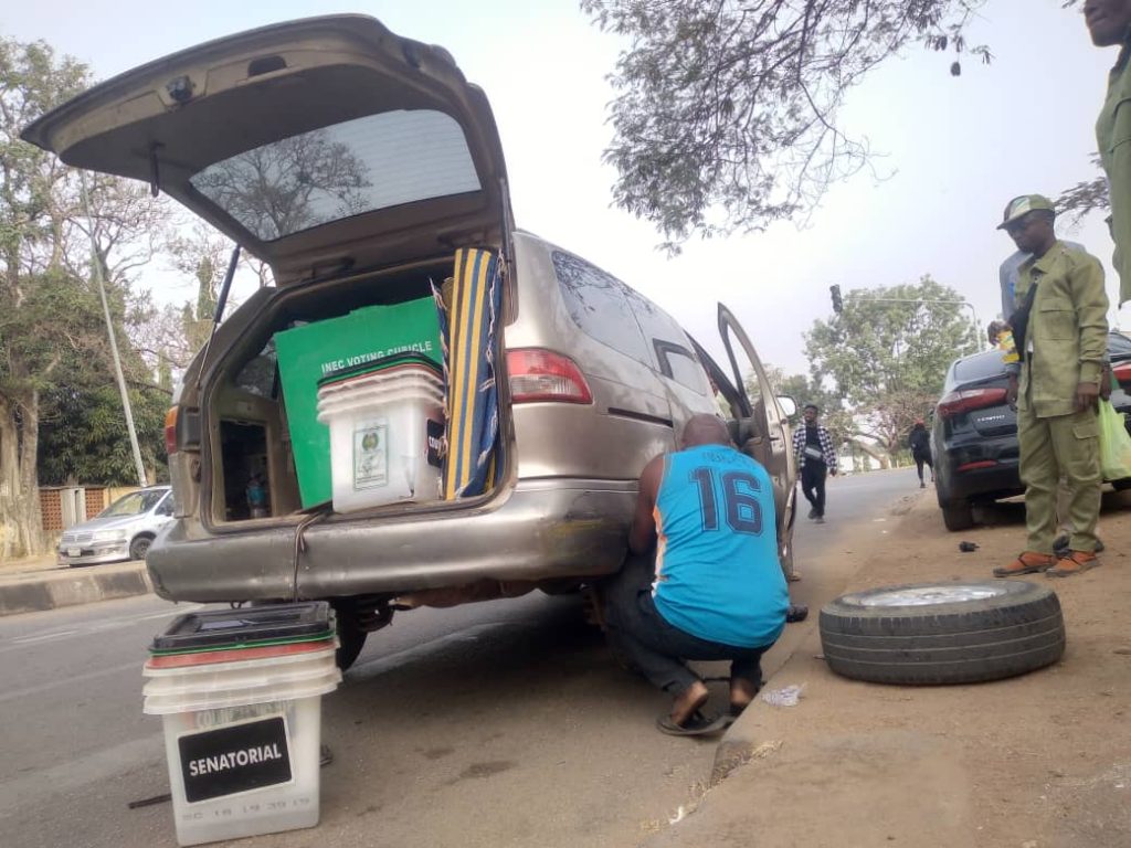 #NigeriaDecides2023: Vehicle Conveying Electoral Materials Breaks Down In Enugu [PHOTOS] 3