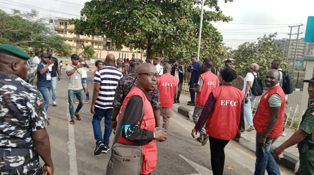 #NigeriaElections2023: EFCC Storms Tinubu Polling Unit In Alausa [Video]
