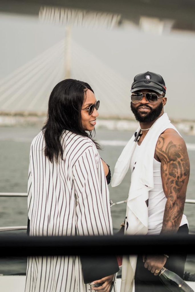 Singer, Iyanya Gifts iPhone To Female Fan Who 'Eyed' Him During 'Timeless' Concert Performance 8 Iyanya