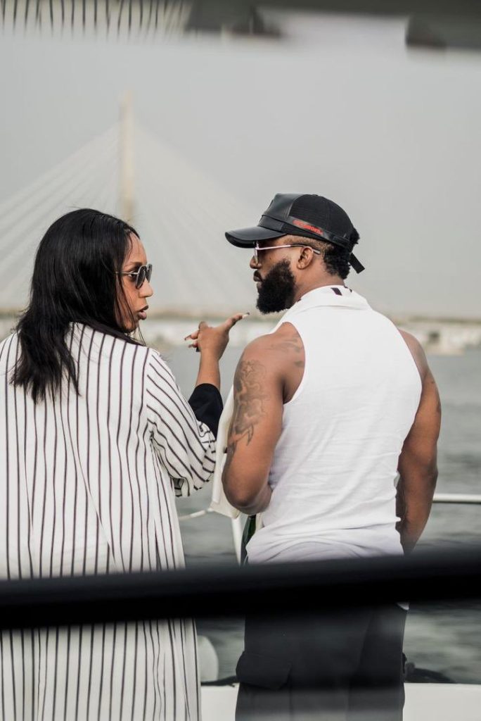 Singer, Iyanya Gifts iPhone To Female Fan Who 'Eyed' Him During 'Timeless' Concert Performance 9 Iyanya