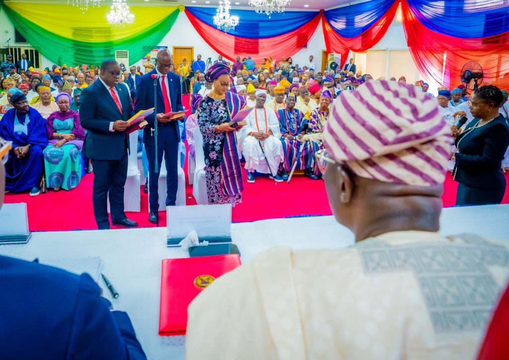 PHOTOS: Sanwo-Olu Swears In Chief Of Staff, Others 1 PHOTOS: Sanwo-Olu Swears In Chief Of Staff, Others 1