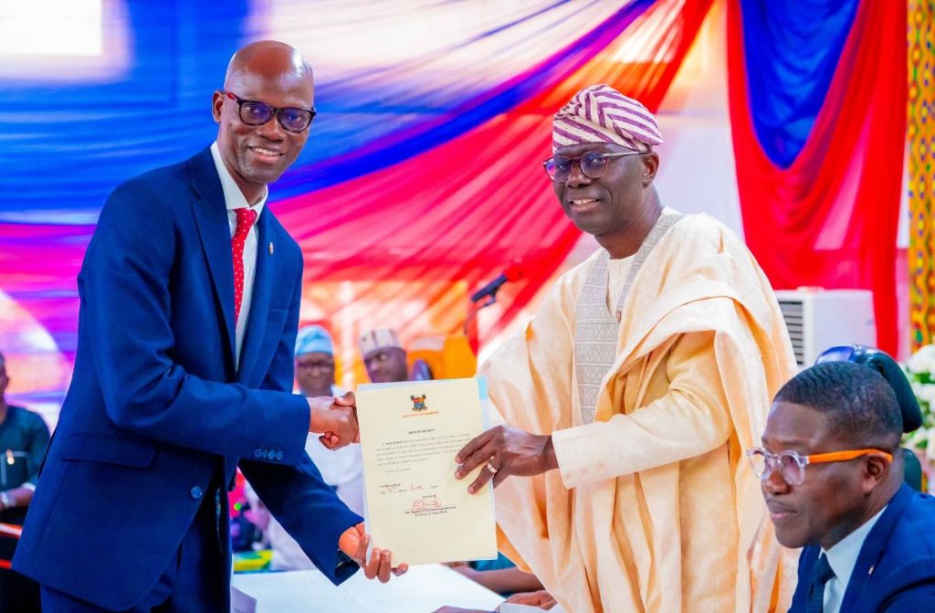 PHOTOS: Sanwo-Olu Swears In Chief Of Staff, Others 3 PHOTOS: Sanwo-Olu Swears In Chief Of Staff, Others 3