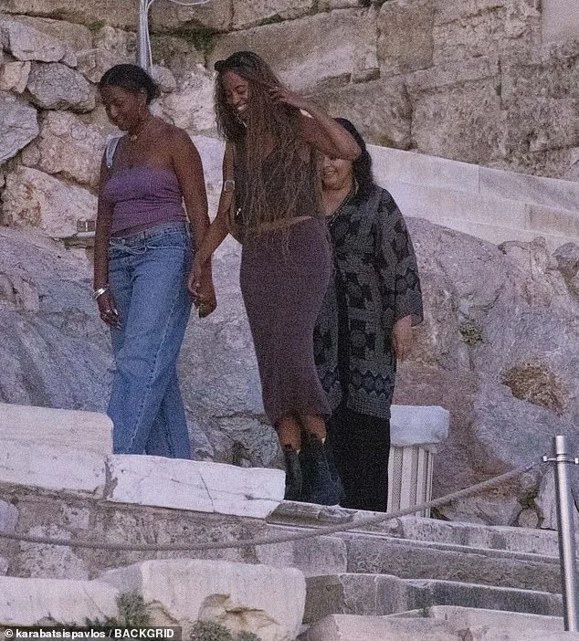 Barack Obama Seen Caressing Michelle's Butt During Visit At Acropolis In Greece [Photos]