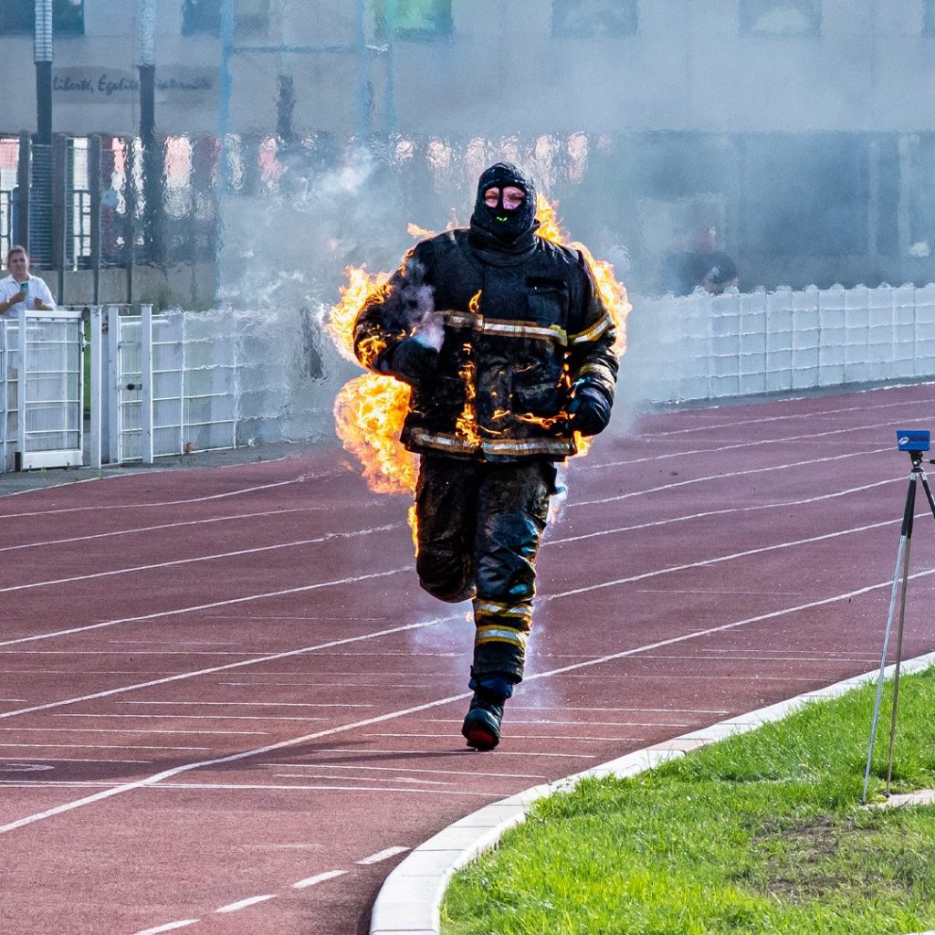 French Fire Fighter, Jonathan Vero Breaks World Record For Longest Distance Run While On Fire Without Oxygen 3 French Fire Fighter, Jonathan Vero Breaks World Record For Longest Distance Run While On Fire Without Oxygen 3