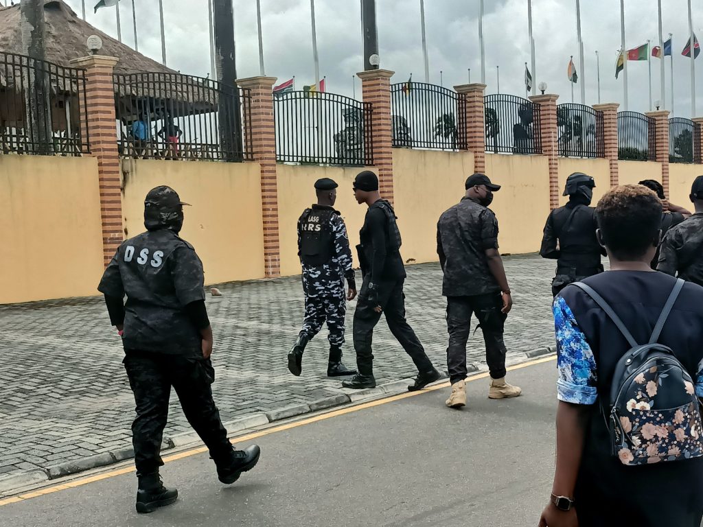 DSS Operatives Occupy Lagos Assembly [PHOTOS] 2