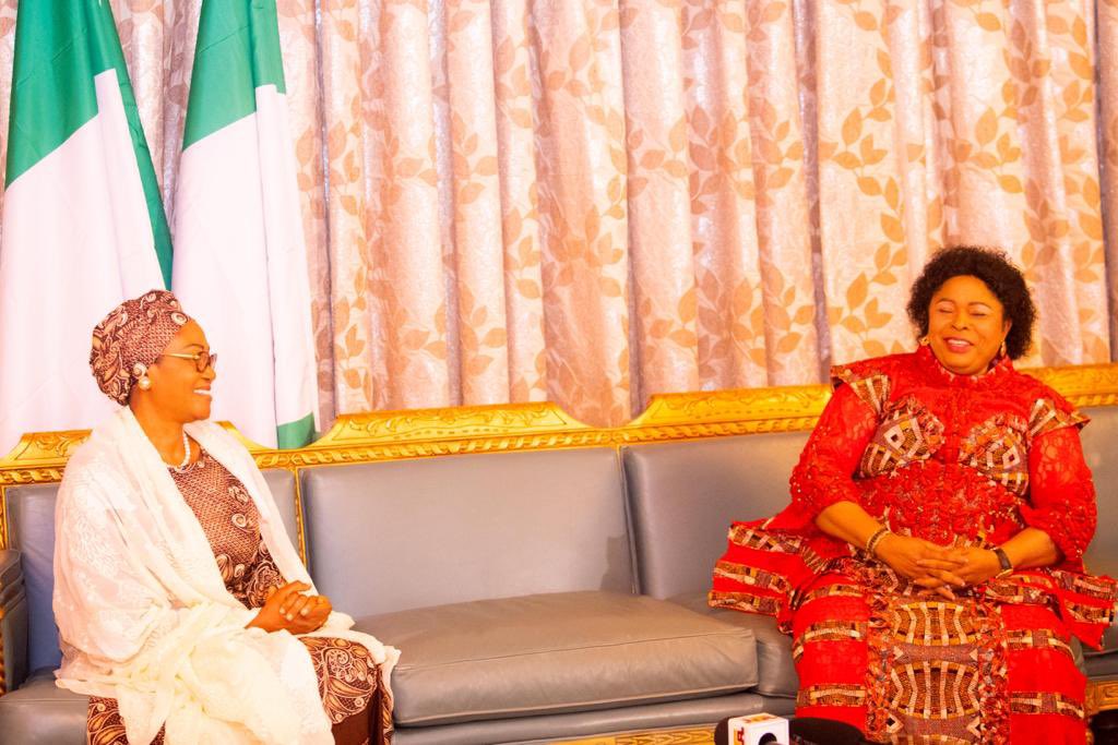 PHOTOS: Patience Jonathan Visits Oluremi Tinubu 3