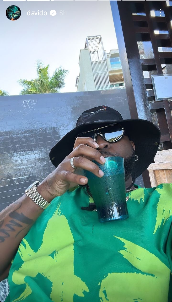 Davido Unbothered As He Shares Loved-Up Photos With Chioma Amid Accusations From Teebillz 2 Davido Unbothered As He Shares Loved-Up Photos With Chioma Amid Accusations From Teebillz