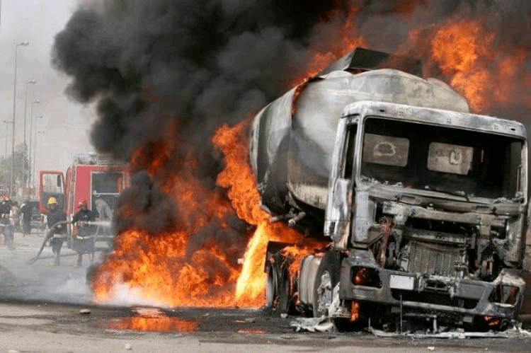 Petrol Tanker Explodes in Ilorin 11