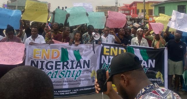 Oyo Youths Protest High Cost of Living 9