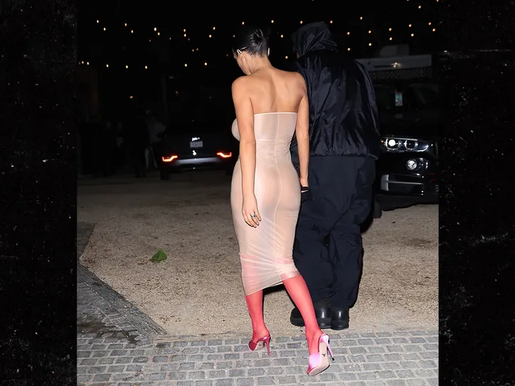 Kanye West's Wife, Bianca Censori Steps Out Completely Nαked In 'Cοndοm-Style' Dress