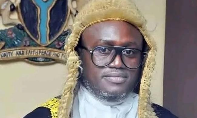 Serious Fight Breaks Out As Cross River Assembly Impeaches Speaker, Elvert Ayambem [Video]