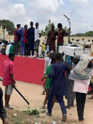 #EndBadGovernance: Hoodlums Hijack Kano Protest, Loot Shops and Offices [Photos]