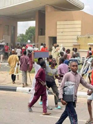 #EndBadGovernance: Hoodlums Hijack Kano Protest, Loot Shops and Offices [Photos]